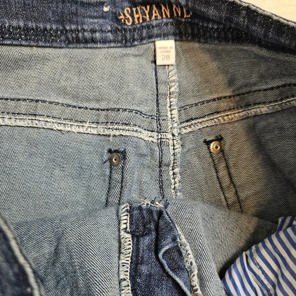 SHYANNE‎ Shyanne Embroidered Denim Micro Shorts Size 28 Frayed Hem Low Rise